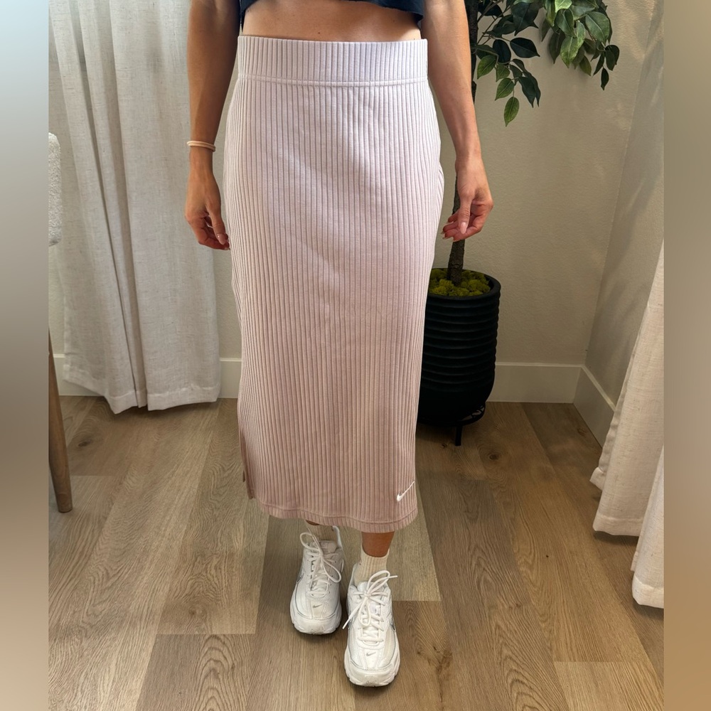 Brand New- Nike Ribbed Midi Skirt in Light Pink